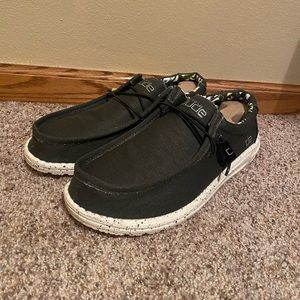 Brand new with tags! Size 11 men’s Wally Stretch Hey Dudes!